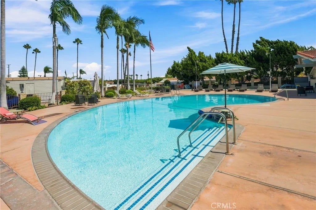 2550 Pacific Coast Hwy 30