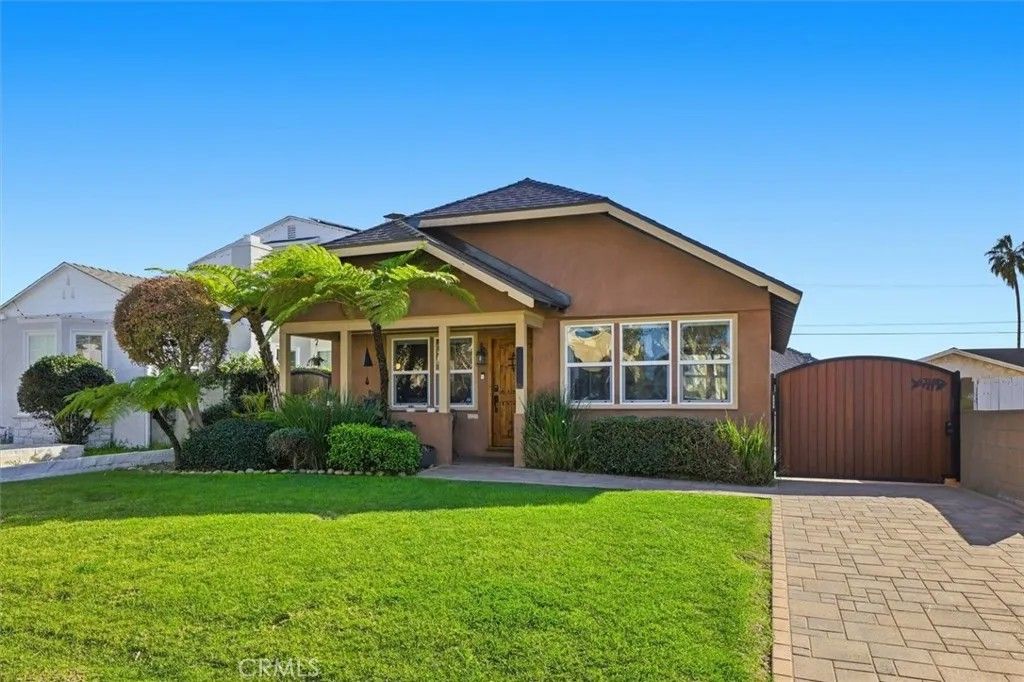 Photo of 4312 W 59th Street, Los Angeles, CA 90043 (MLS # SB26018370)