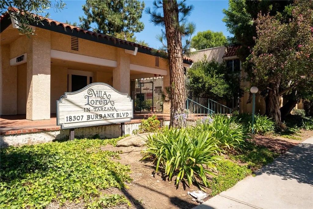 18307 Burbank Blvd 92