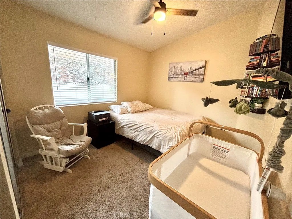 2522 W Calle Vista