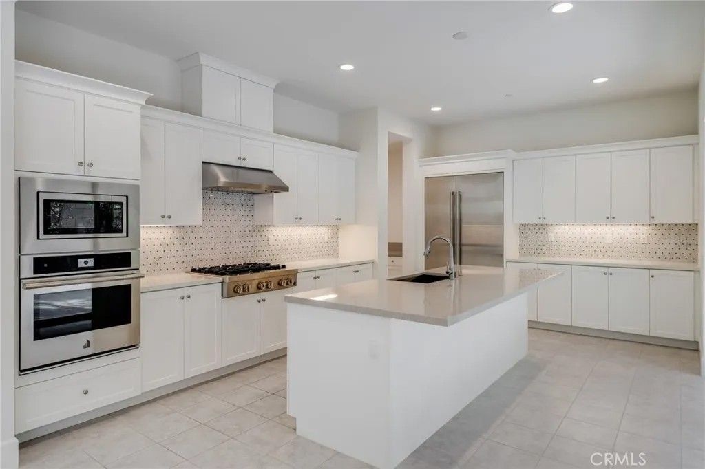 Photo of 214 Parkwood, Irvine, CA 92620 (MLS # OC25271671)