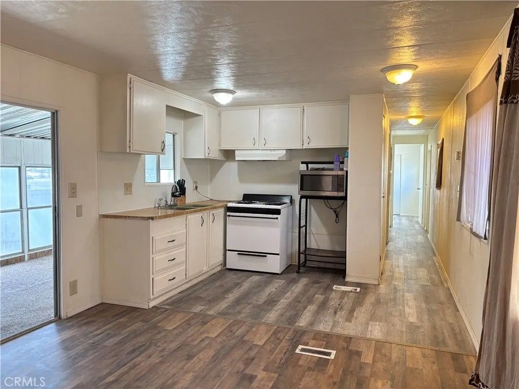 Photo of 430 N Palm Ave #103, Hemet, CA 92583 (MLS # SW26049268)