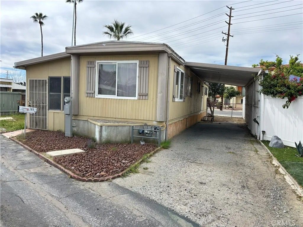 Photo of 430 N Palm Ave #103, Hemet, CA 92583 (MLS # SW26049268)