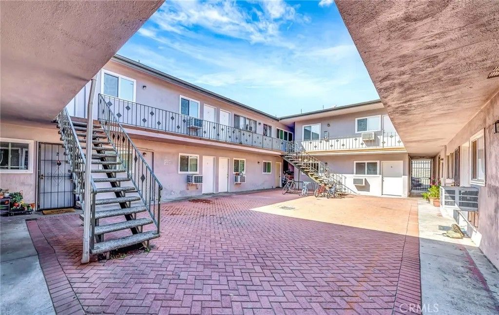Photo of 6735 Elmer Ave #16, North Hollywood, CA 91606 (MLS # SR26091746)
