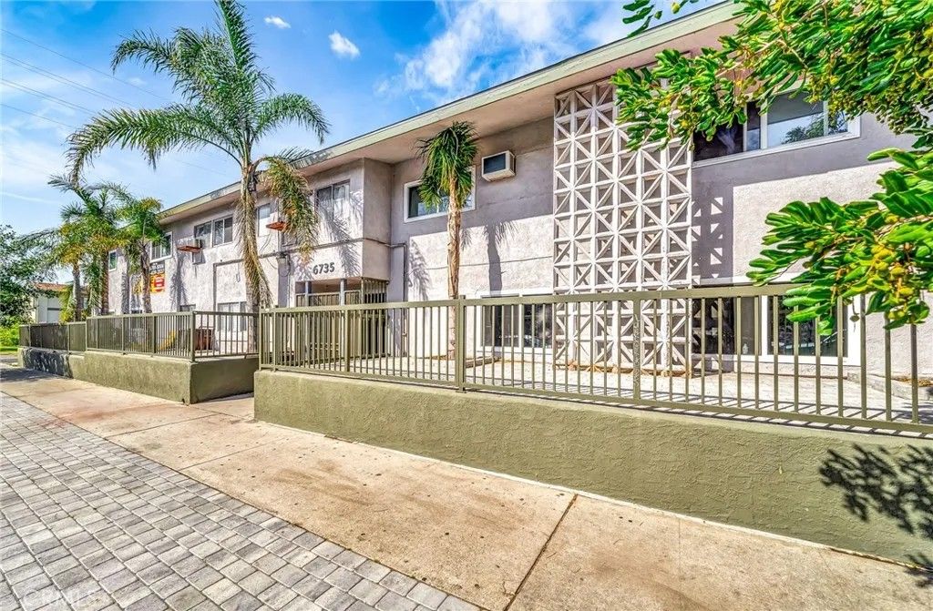 Photo of 6735 Elmer Ave #16, North Hollywood, CA 91606 (MLS # SR26091746)