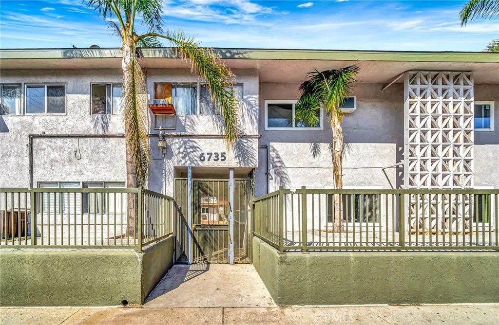 Photo of 6735 Elmer Ave #16, North Hollywood, CA 91606 (MLS # SR26091746)