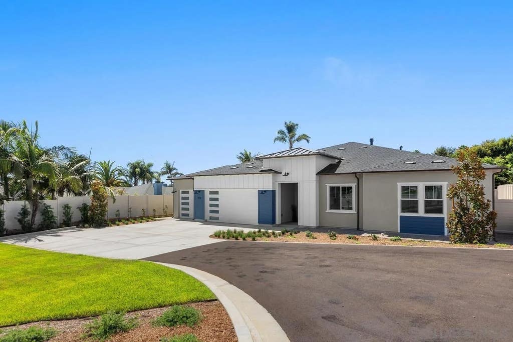 Photo of 1714 California St, Oceanside, CA 92054 (MLS # 260015223)