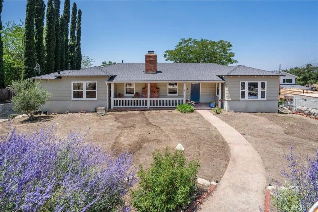 Photo of 10439 Pinyon AVE, Tujunga, CA 91042 (MLS # SR26104092)