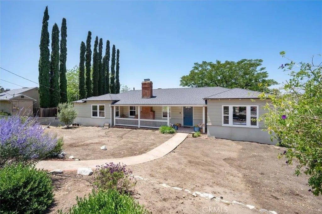 Photo of 10439 Pinyon AVE, Tujunga, CA 91042 (MLS # SR26104092)
