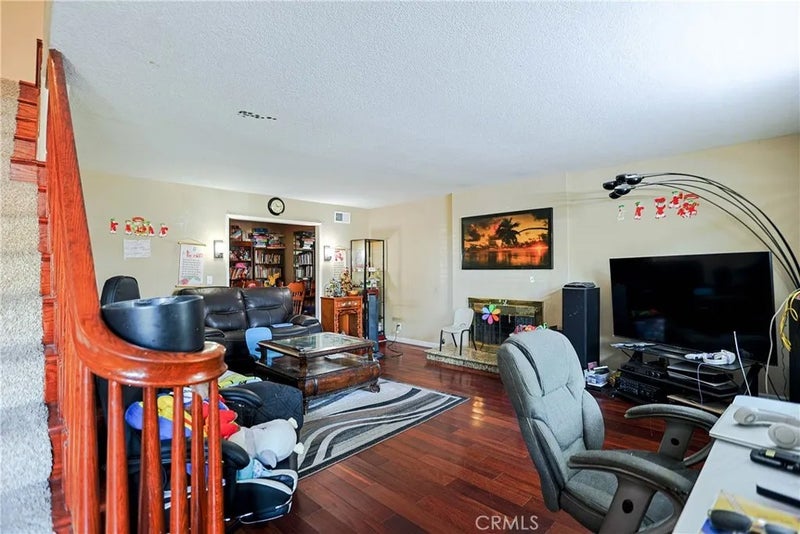 2906 E Collyer Lane