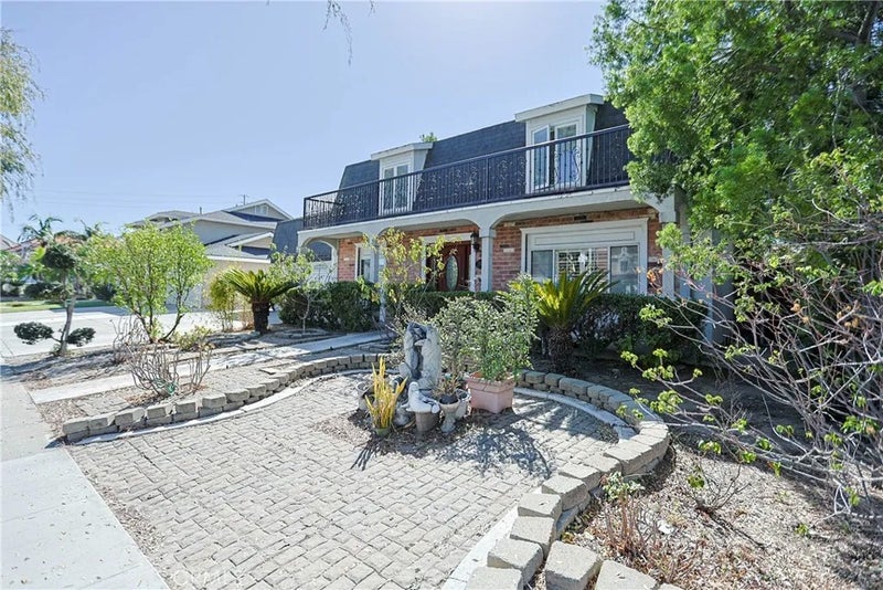 2906 E Collyer Lane
