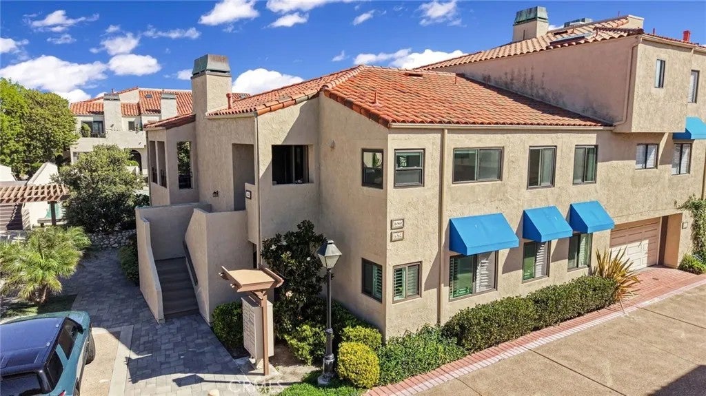 Photo of 16560 Bordeaux LN, Huntington Beach, CA 92649 (MLS # OC26233247)