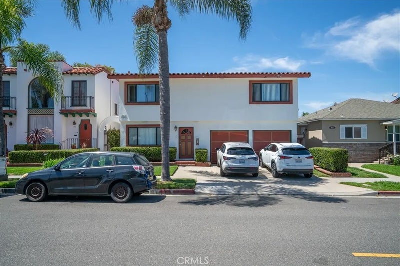 825 Roswell Avenue