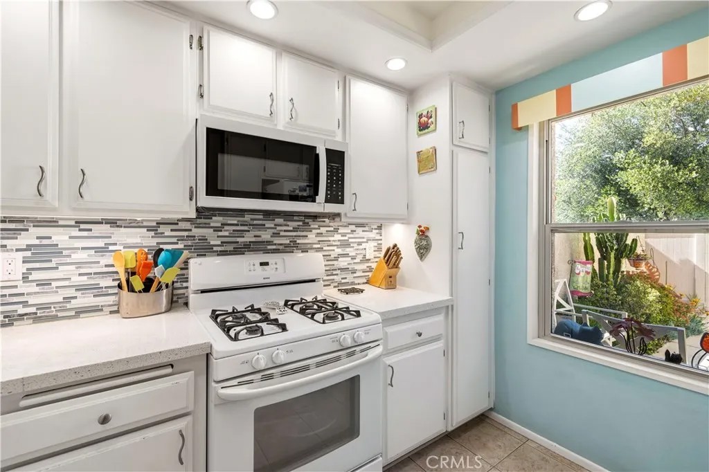 19958 Avenue Of The Oaks