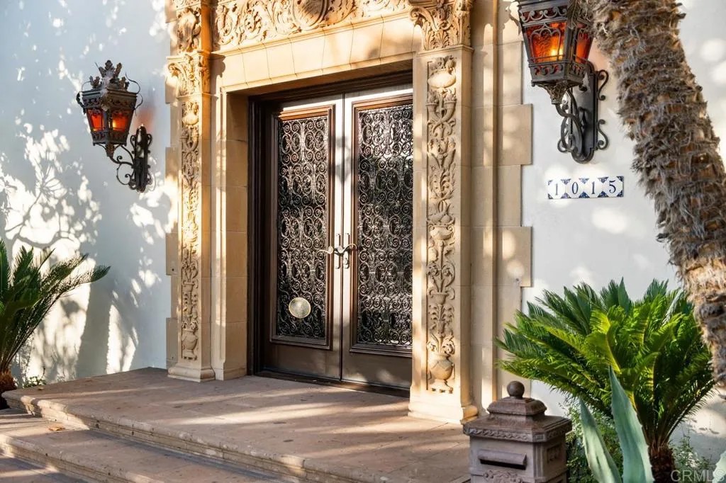 1015 Alameda Boulevard