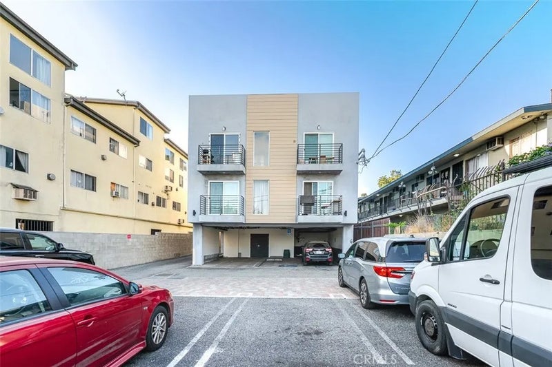 3324 Chapman