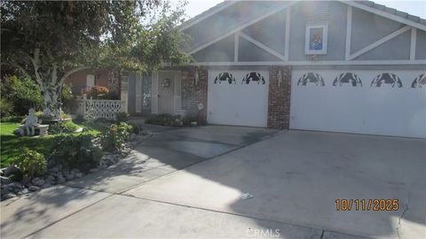 Photo of 13700 White Sail Dr, Victorville, CA 92395 (MLS # HD25245494)