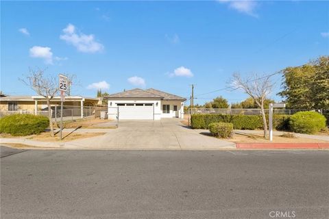 Photo of 16150 Smoke Tree St, Hesperia, CA 92345 (MLS # HD25272929)