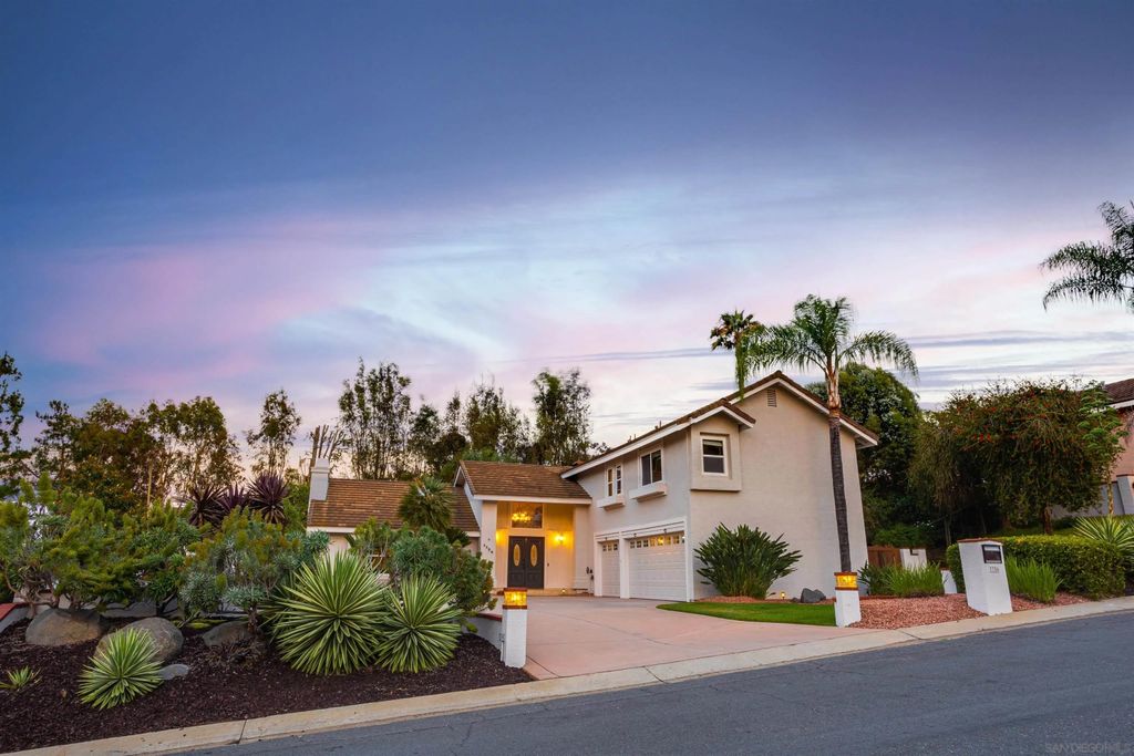 Photo of 3326 Avenida Sierra, Escondido, CA 92029 (MLS # 260015468)