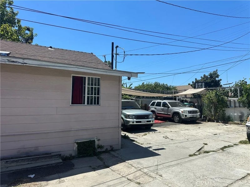 927 W 48th Street