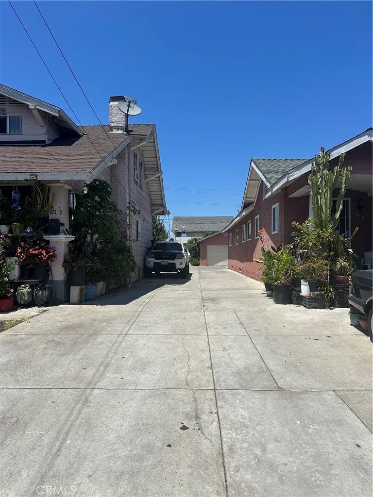 927 W 48th Street