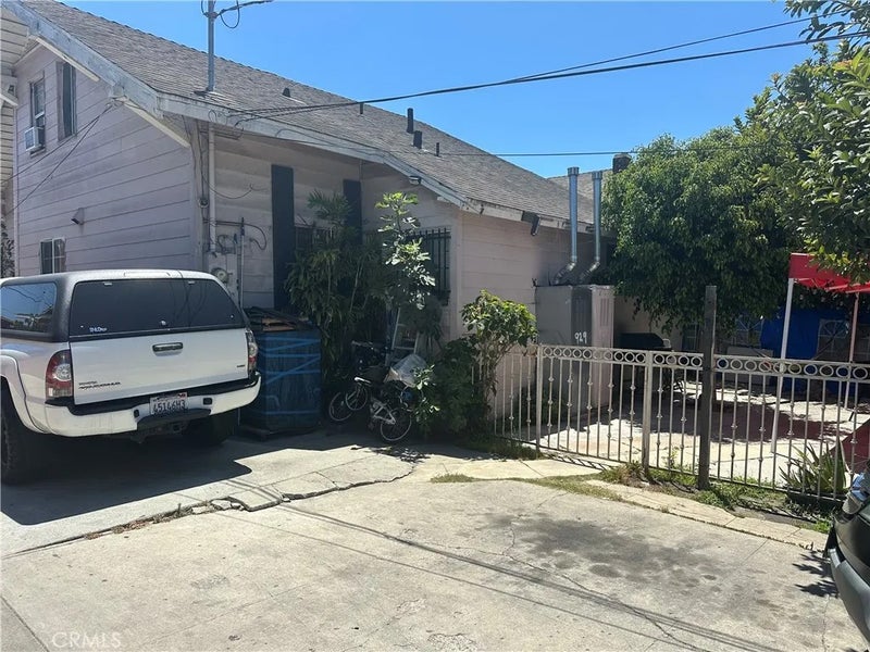 927 W 48th Street