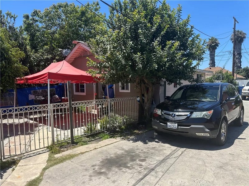 927 W 48th Street
