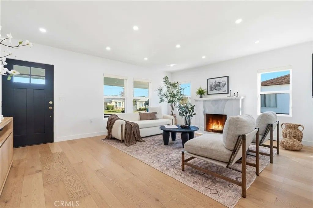 Photo of 1307 N Avon St, Burbank, CA 91505 (MLS # SR26034740)