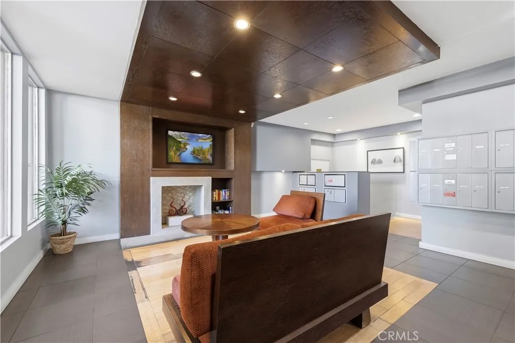 125 N Allen Avenue 213