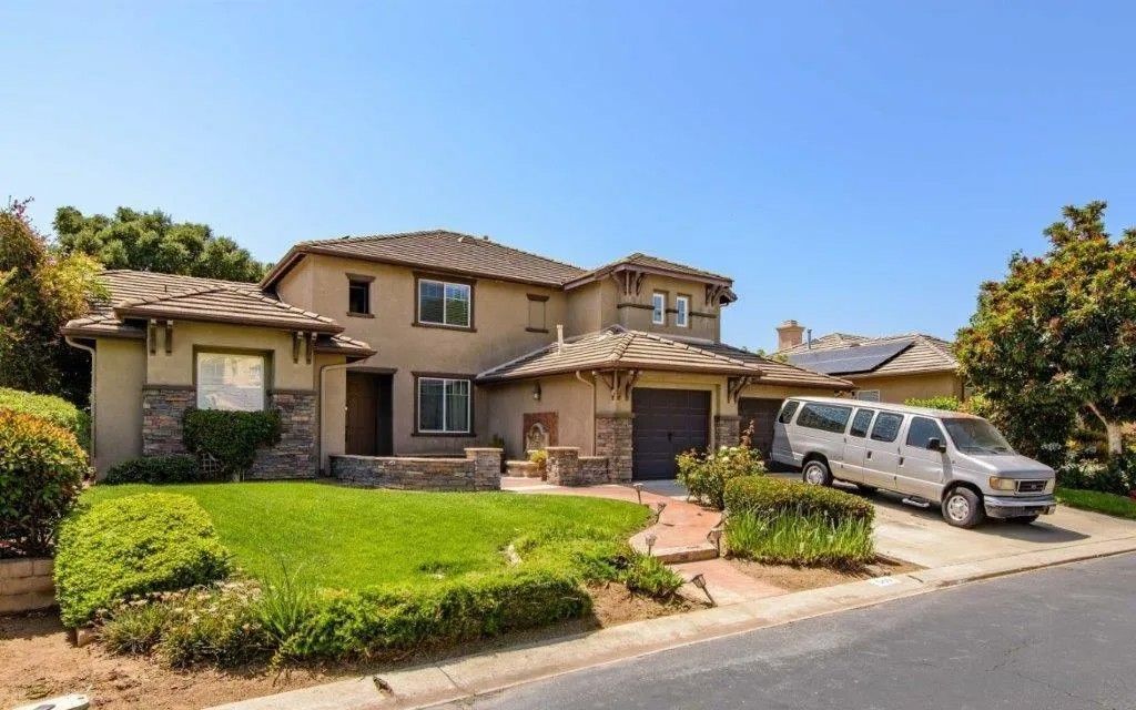 Photo of 569 Inverlochy Dr, Fallbrook, CA 92028 (MLS # 250031963)