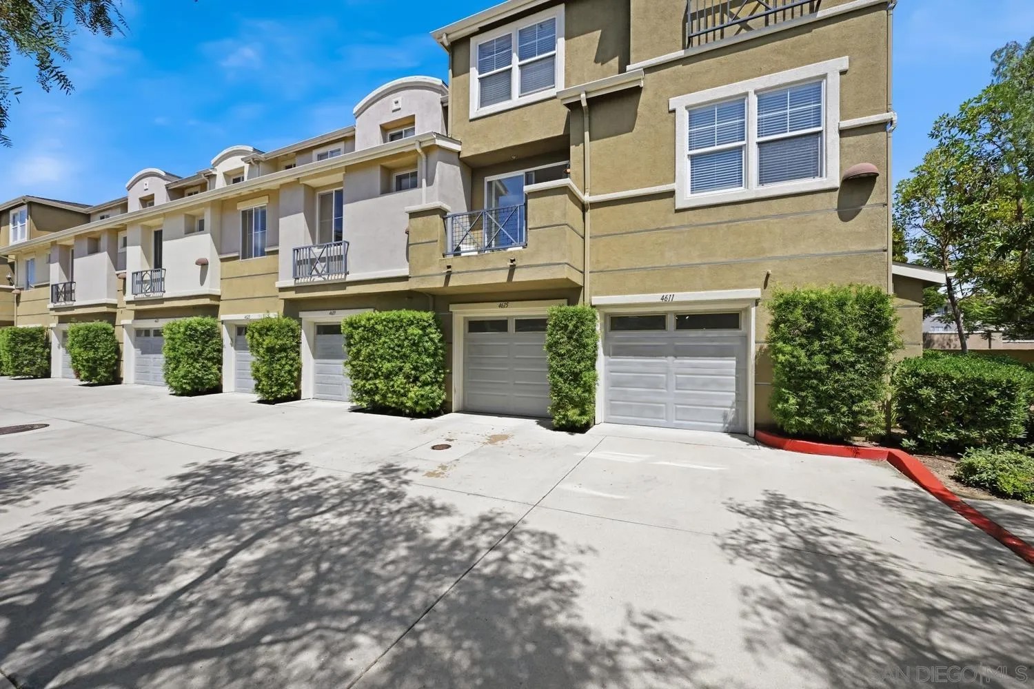 4611 Central Plaza