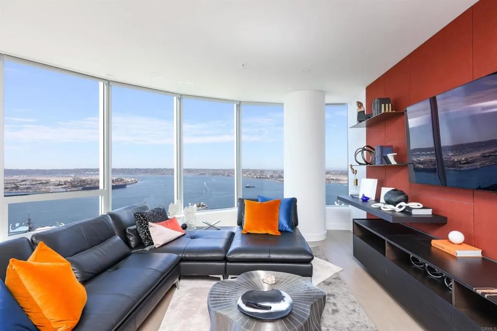 888 W E Street 3902