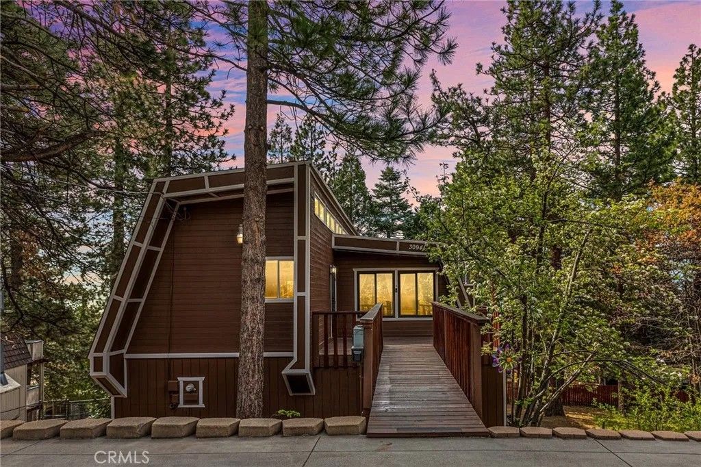 Photo of 30941 Glen Oak Dr, Running Springs, CA 92382 (MLS # IG26069230)