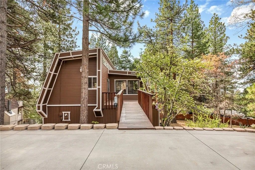 Photo of 30941 Glen Oak Dr, Running Springs, CA 92382 (MLS # IG26069230)