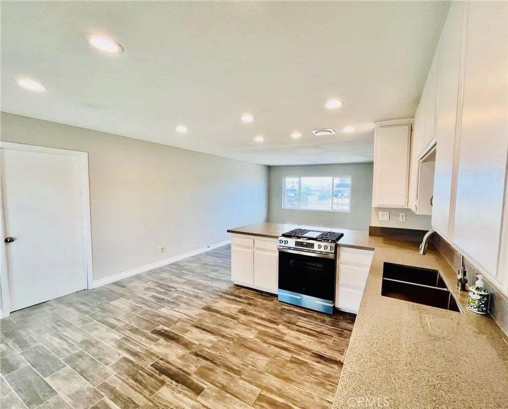 Photo of 11092 Saratoga Rd, Apple Valley, CA 92308 (MLS # HD25280079)