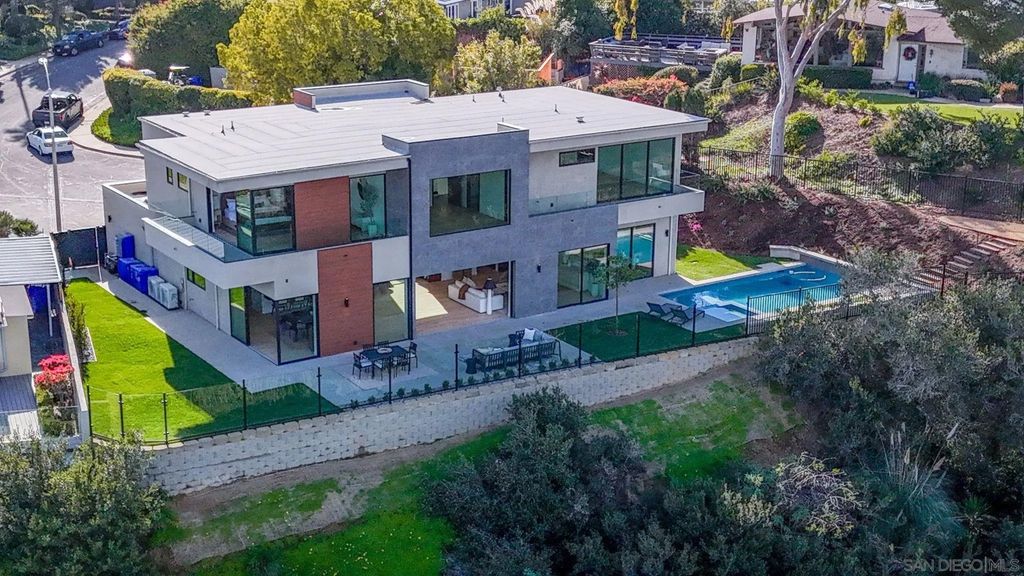 Photo of 2448 Sagebrush Ct, La Jolla, CA 92037 (MLS # 250046019)