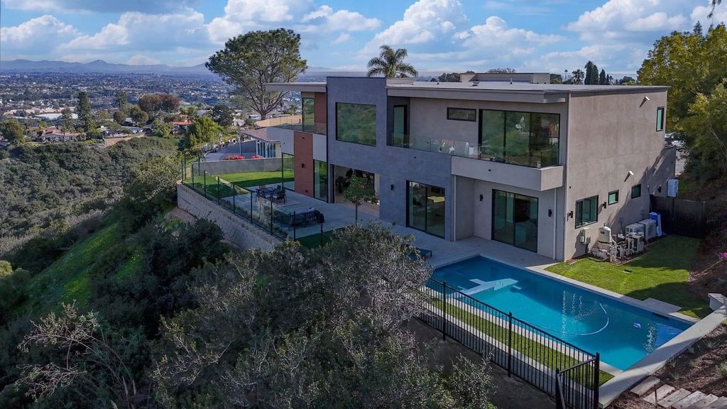 Photo of 2448 Sagebrush Ct, La Jolla, CA 92037 (MLS # 250046019)