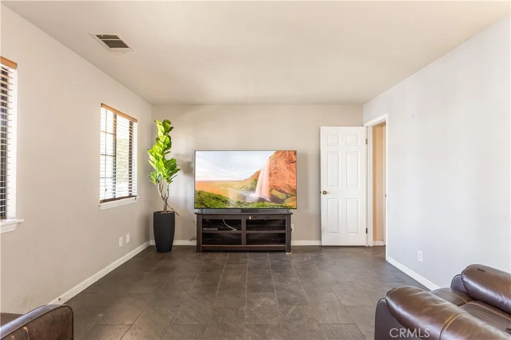 22741 Cascade