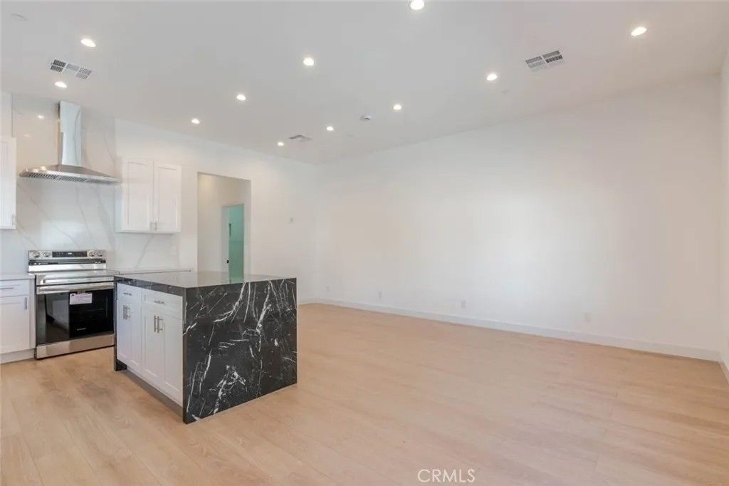 Photo of 6852 Ranchito Avenue, Van Nuys, CA 91405 (MLS # GD26023748)