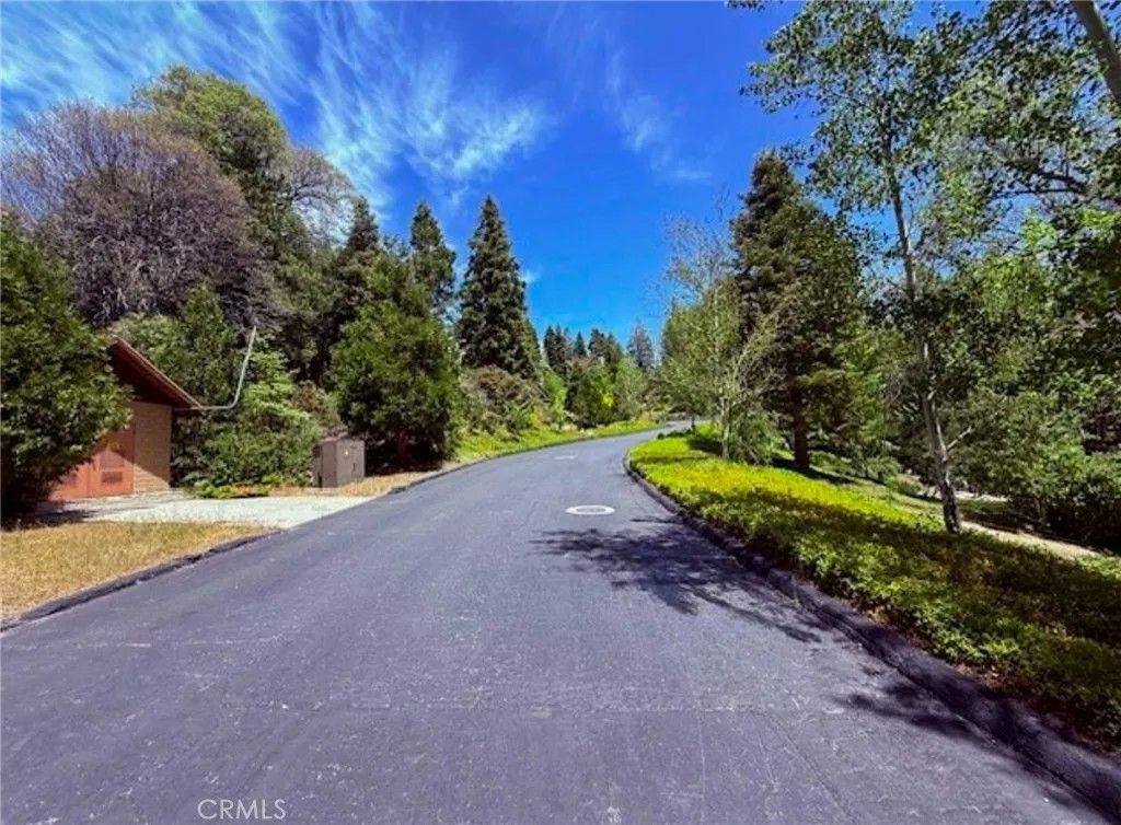 Photo of 246 Cedar Ridge, Lake Arrowhead, CA 92352 (MLS # GD26067574)