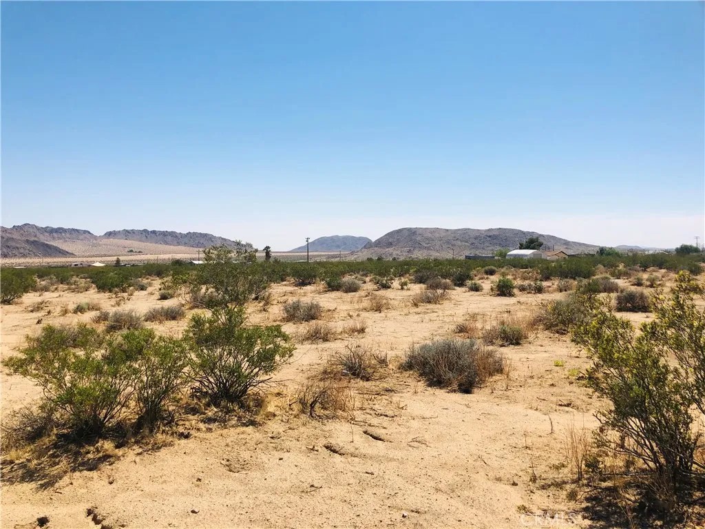 0 Near Dusty Mile