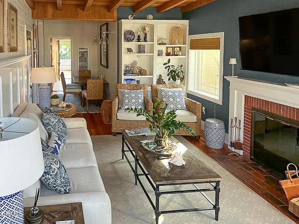 Photo of 1140 Cornwall Lane, Ventura, CA 93001 (MLS # V1-35869)