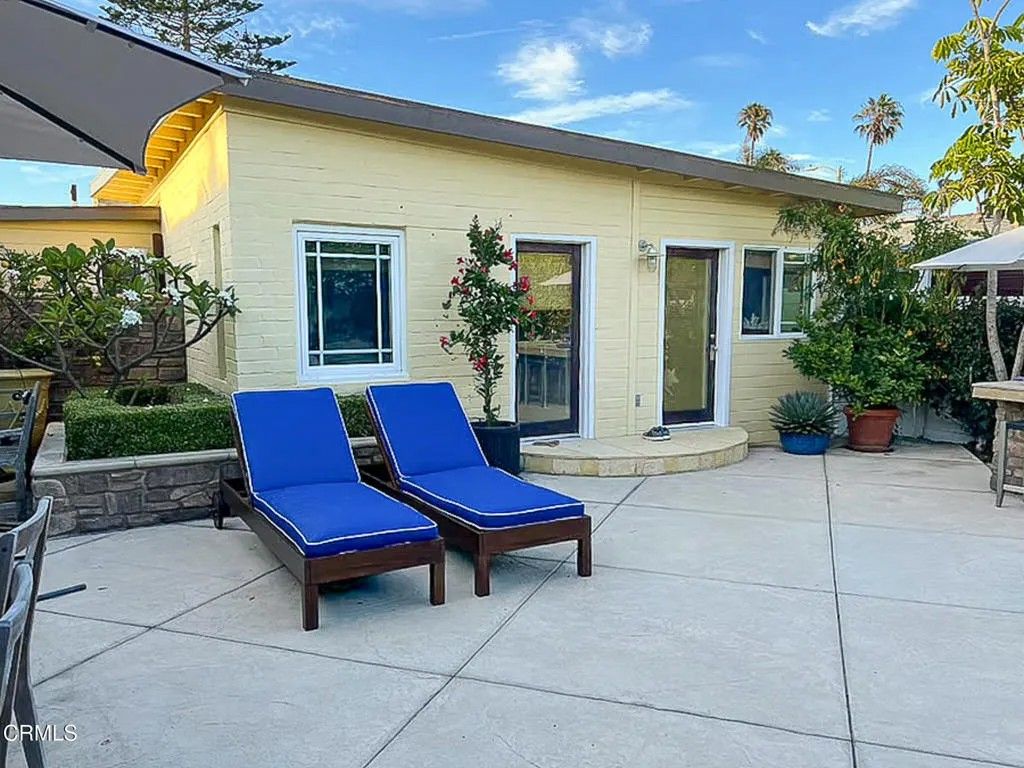 Photo of 1140 Cornwall Lane, Ventura, CA 93001 (MLS # V1-35869)