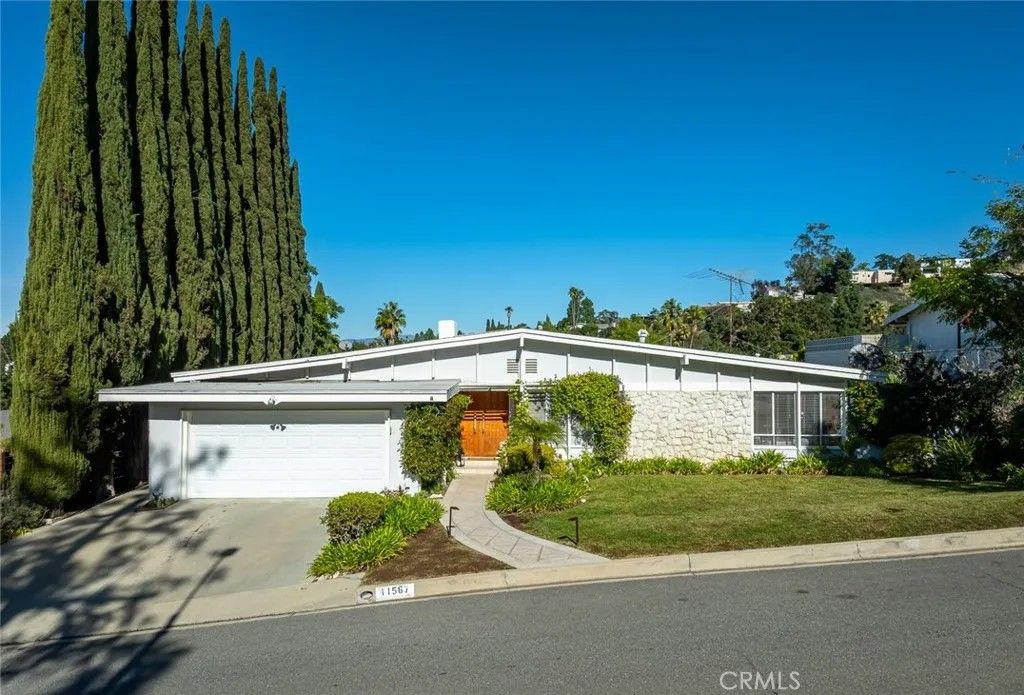 Photo of 11567 Dona Dorotea, Studio City, CA 91604 (MLS # GD25273064)
