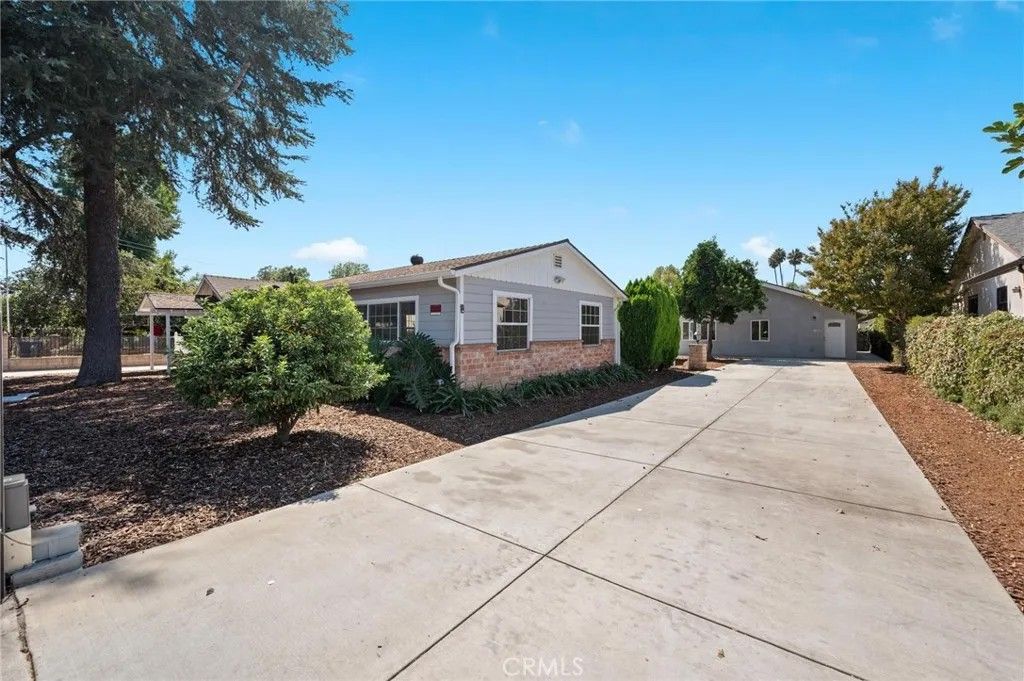 Photo of 7445 Balcom Avenue, Reseda, CA 91335 (MLS # SR26039086)
