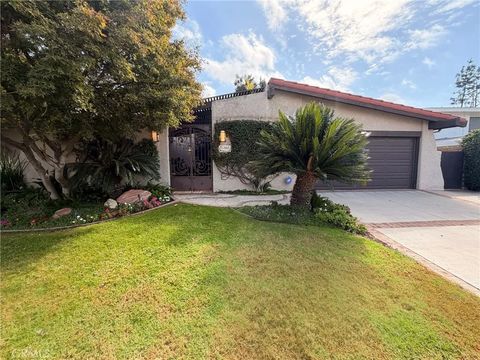 Photo of 22612 Paul Revere Dr, Calabasas, CA 91302 (MLS # SR25245085)