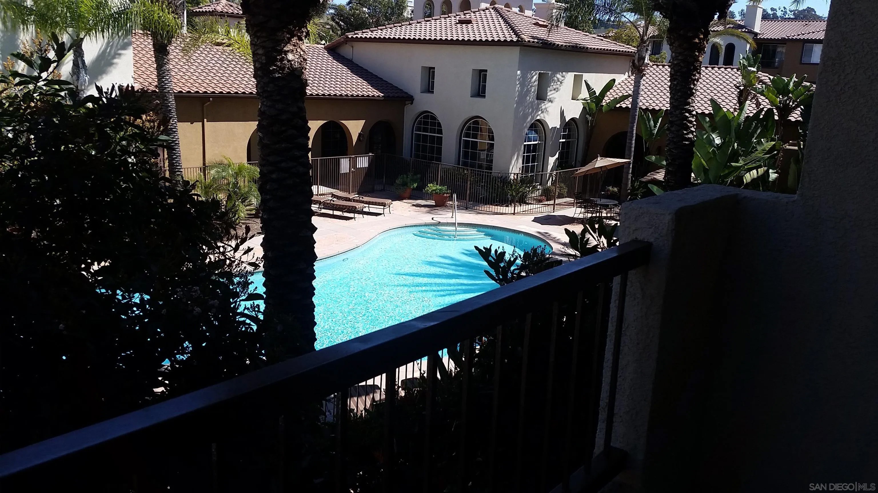 2250 Gill Village 909