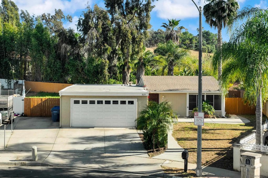 Photo of 805 Avenida Taxco, Vista, CA 92084 (MLS # 260008130)