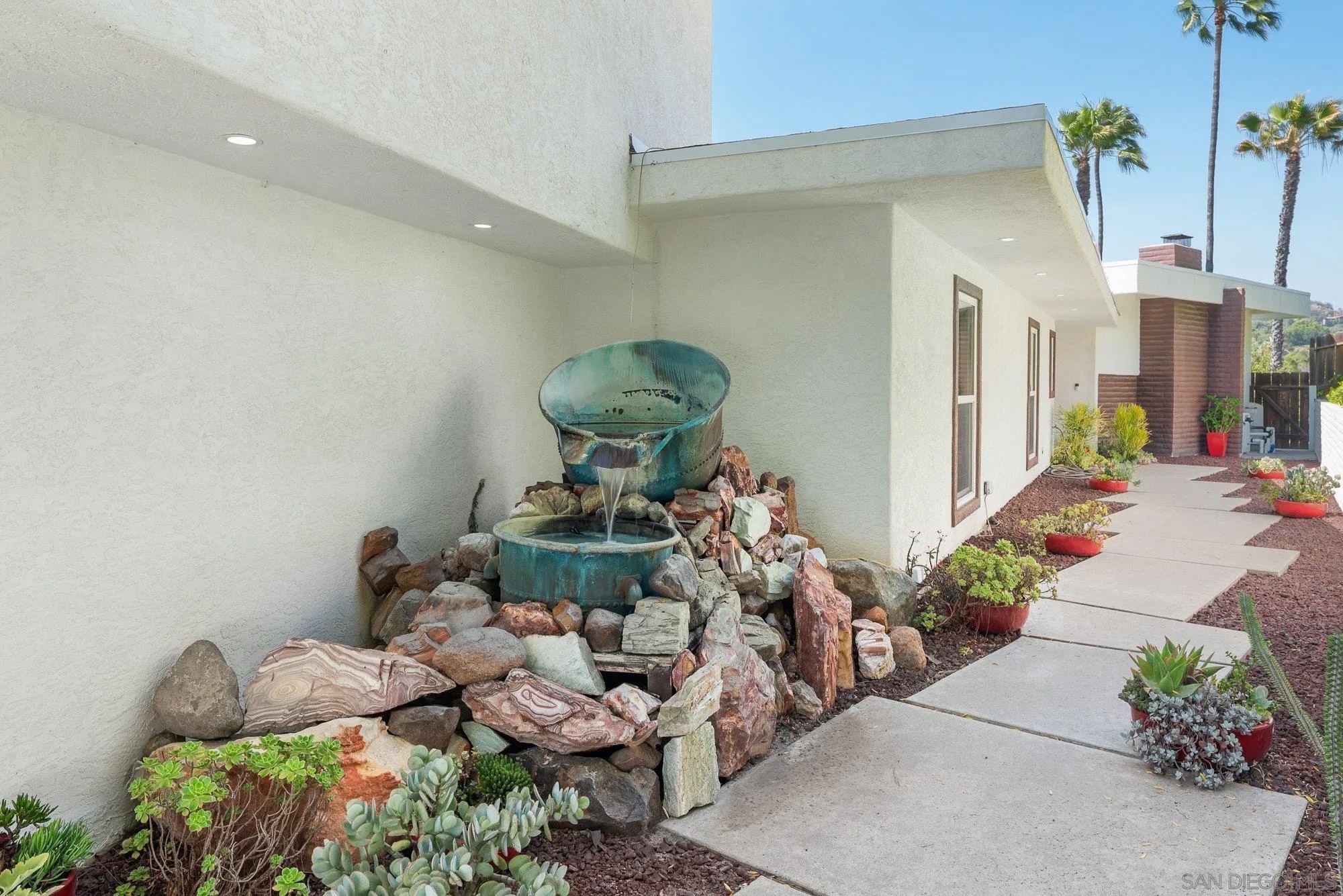 9470 La Cuesta Dr