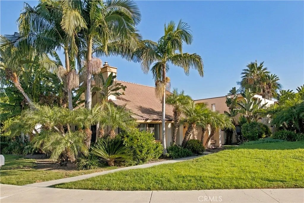 Photo of 128 Avenida Las Brisas, Oceanside, CA 92057 (MLS # ND26231336)